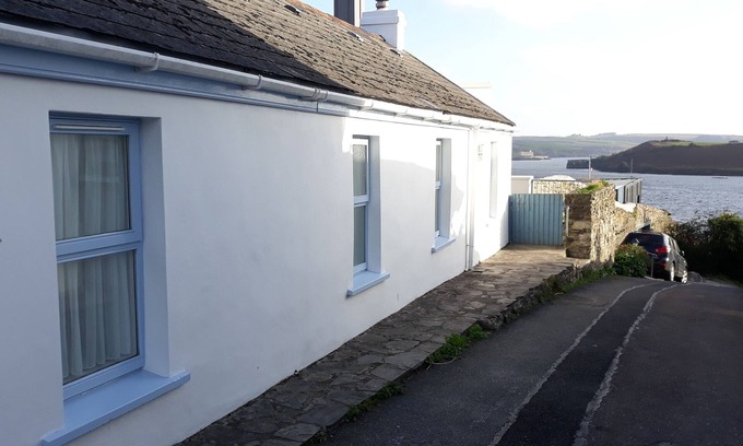 Kinsale Cabaña | Cara s Cottage duerme 4. Vistas al puerto. Aparcamiento en la calle