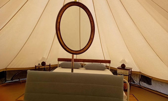 Bene Lario Alquiler De RV | Caravana 'Glamping C Selva Tenda Ciliegio' con vistas a la montaña y jardín compartido