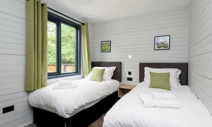 Looe Cabina | Cardinham Lodge (3 bedroom - max 6 occ) - VP8