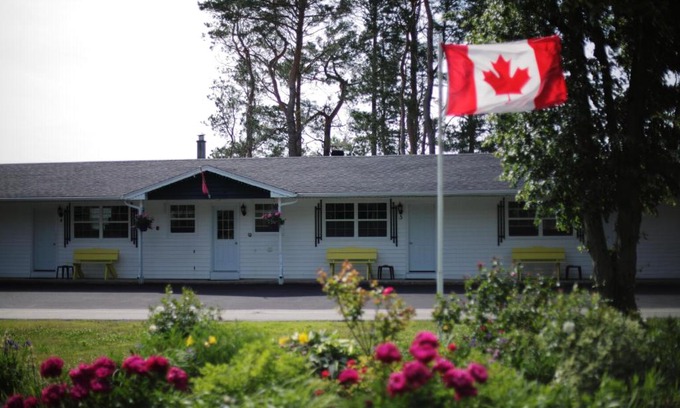 Bridgetown Hotel | CARLETON INN & COTTAGES