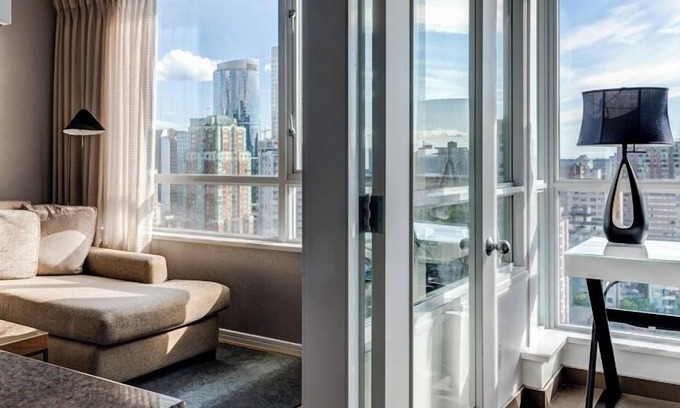 Downtown Vancouver Hotel | Carmana Hotel & Suites