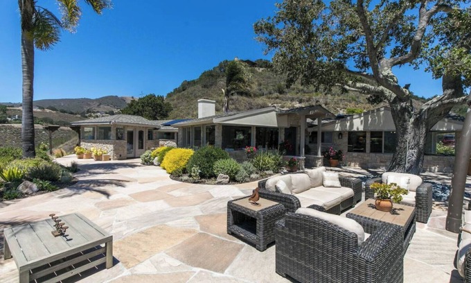 Carmel Valley Casa | Carmel Valley View Estate Above the Wineries with Hot Tub