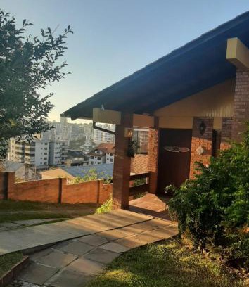 Humaita Casa | Casa Bela Serra, 5Q, localização 10, churrasqueira, wifi, jardim