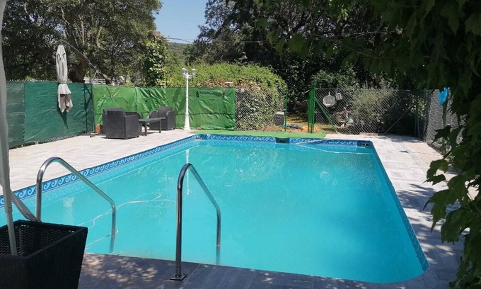 Sotillo de las Palomas Cabaña | Casa con piscina, amplio jardín y barbacoa. En montaña, rodeada de naturaleza