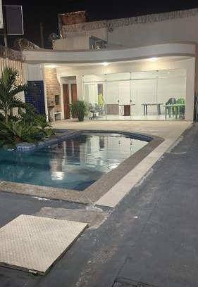 Jarderlandia Casa | Casa com Piscina e quartos amplos