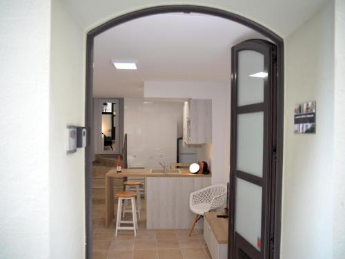 Perelada Apartamento | Casa con Encanto en el Centro de Peralada: 6 Personas, WiFi, SMART TV, A/C - ES-228-172