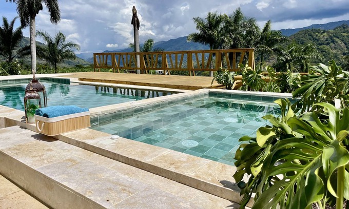 Copacabana Cabaña | Casa de campo muy cerca a Medellin con piscina y jacuzzy.