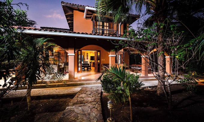 Palm Beach Estates Villa | Casa de La Vida Grande: Un Paraíso Tropical en Playa Grande