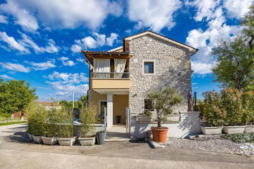 Belavici Villa | Casa Dika Pool & Lounge - Happy Rentals