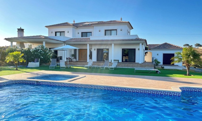 Vila Real Santo Antonio Villa | Casa Eden, Luxurious Villa, 6 Bedrooms, 5 Bathrooms, Swimming Pool, Sea View