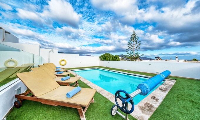 Playa Blanca Chalet De Esquí | Casa Iria - Piscina privada y BBQ By Lanzarote Vacation Homes