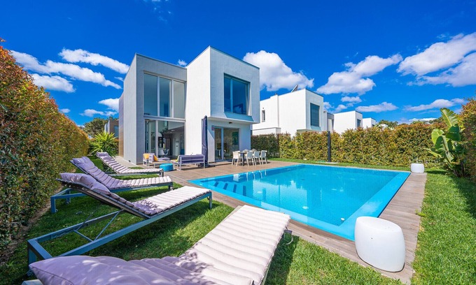 Charneca de Caparica e Sobreda Chalet De Esquí | Casa Nilo Design - Villa with pool near the beach