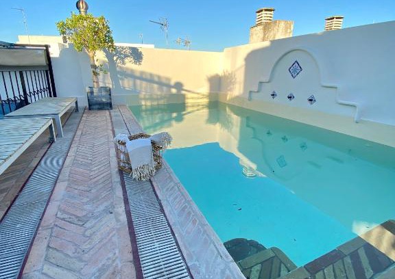 San Bartolome Casa | CASA PALACIO SXVIII CON PISCINA en centro histórico de SEVILLA