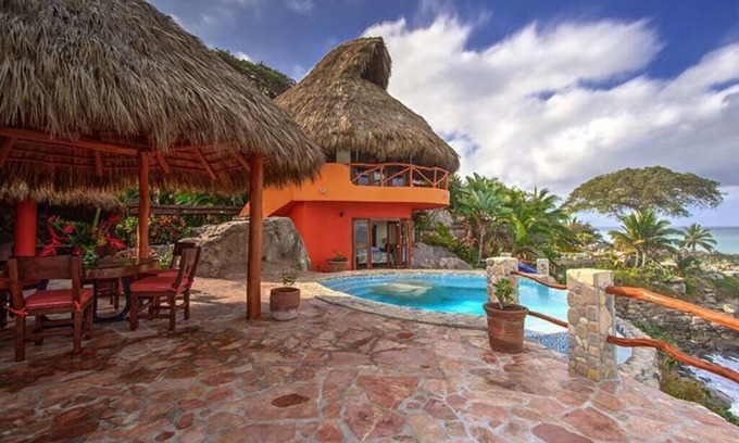 Platanitos Villa | Paraiso (Paradise), Ocean-front Getaway in a private magical community