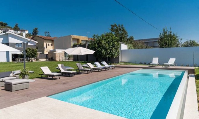 Louredo Apartamento | Casa Pelourinho de Louredo with pool