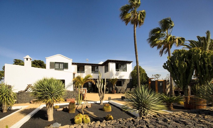 Masdache Chalet De Esquí | Casa Perdomo, Lujo entre Viñedos y Cultura