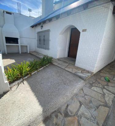 Las Grutas Casa | CASA "SONNIA" pleno centro, 200 mts de la peatonal y 300 mts del mar