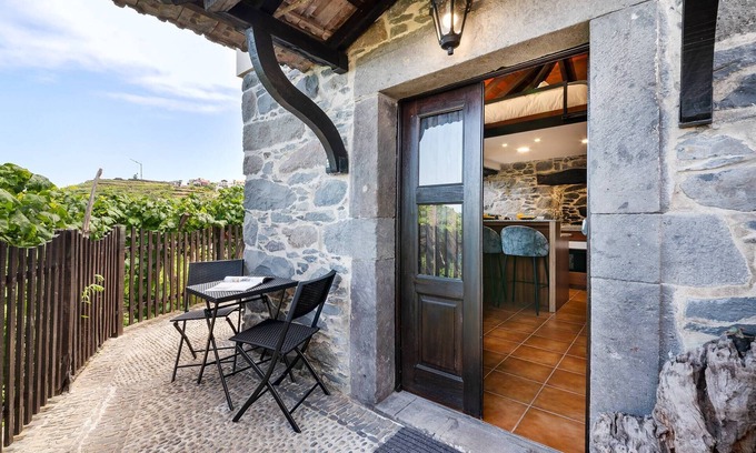 Ponta Delgada Villa | Casinha do Mar by Galmi