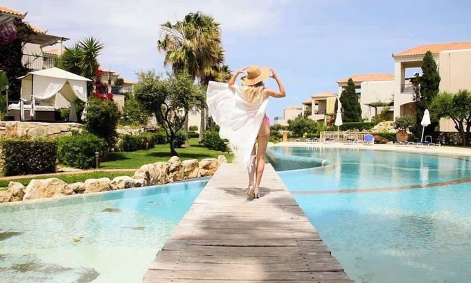 Maleme Apartamento | Cassiopeia 5 BR Villa on beach with pool