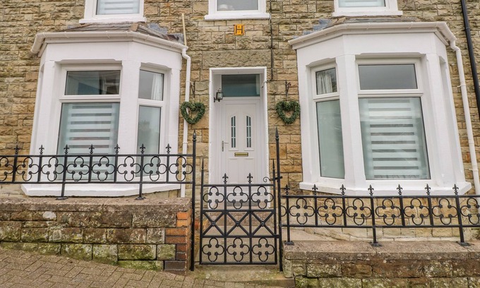 Bridgend Cabaña | CASTELL NEWYDD, family friendly, with open fire in Bridgend