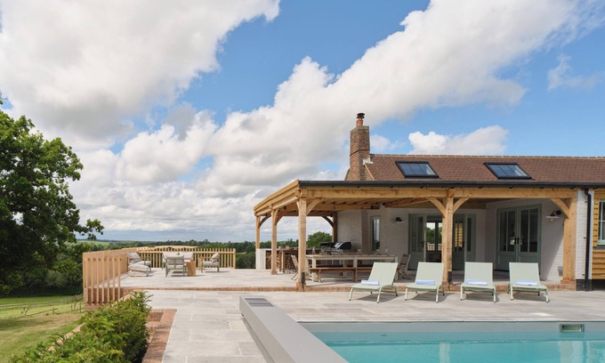 Crowborough Cabaña | CASTLE HILL COTTAGE, character holiday cottage in Crowborough