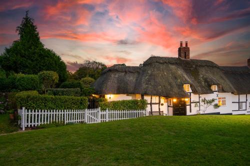 Kenilworth Casa | Castle Hill Cottage on a Scheduled Monument