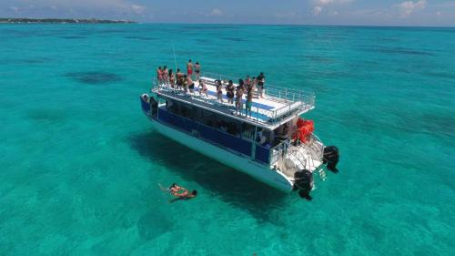 La Isla Alquiler De Eote | Catamaran Fragata Cancun