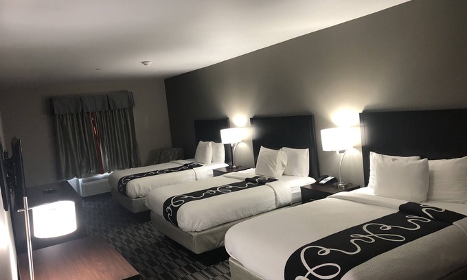 Tulsa Hotel | Catoosa Inn & Suites