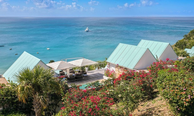 The Valley Villa | CeBlue Luxury Villas- 5 King Suites & Hotel Amenities! Perfect for Couples & Families!