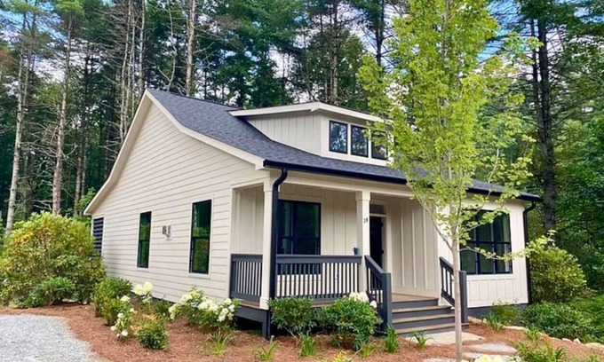 Cashiers Casa | Cedar Creek Cottage (Short walk to waterfall!)