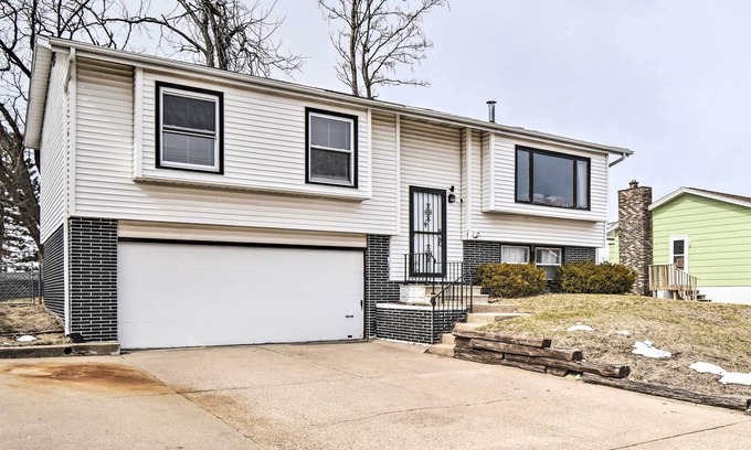 Cedar Rapids - Iowa City Casa | Cedar Rapids Rental w/ Yard ~ 6 Mi to Downtown!
