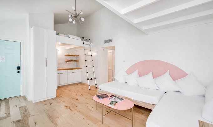 West Campus Condominio | Centrally Located Condo near UT & Pease Park