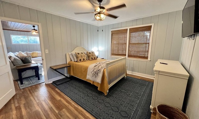 Valdosta Casa | Centrally located fully renovated home, walkable to VSU & SGMC.