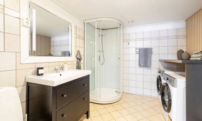 Kristiansand Apartamento | Centrally located in Kvadraturen with 3 large bedrooms, balcony and parking space