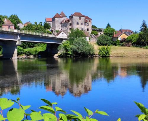 Meyronne Hotel | Château Hôtel La Terrasse - Teritoria