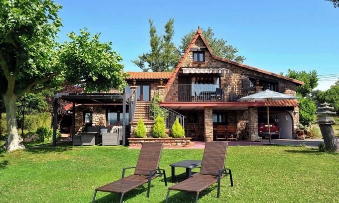 Nieva de Cameros Chalet De Esquí | Chalet Rural Mirasierra a pie del pantano de El Rasillo.