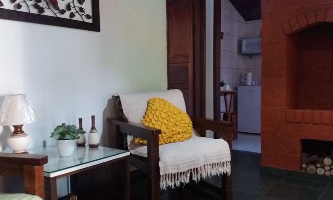 Penedo Chalet De Esquí | Chalé das Carpas en Penedo frente a la cascada con cocina completa.