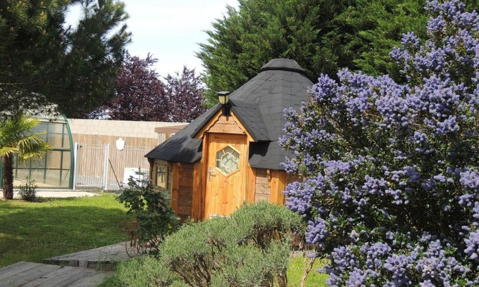 Chazemais Chalet De Esquí | CHALET ATYPIQUE KOTA NOAH location en gîte salle d'eau privative à 20m