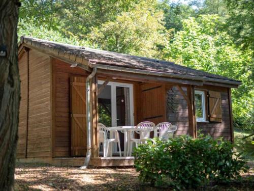 Sauveterre-de-Rouergue Otro | Chalet avec Terrasse à Sauveterre-de-Rouergue, 2 Chambres, Équipements Complets - API-1-52-410