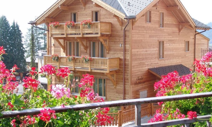 Villars-sur-Ollon Apartamento | CHALET BALTHAZAR 4 - LUXURY APARTMENT, CENTRAL VILLARS 100 METRES FROM SKI TRAIN