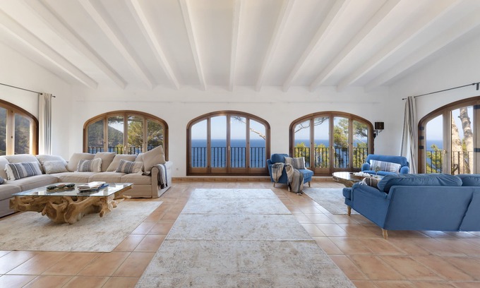 Banyalbufar Chalet De Esquí | Chalet con vistas panorámicas en primera línea de mar