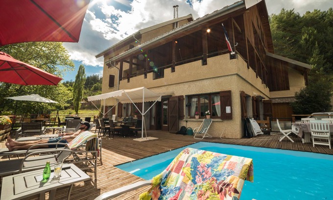 Jausiers Casa | Chalet Les Moineaux : Gites et Chambres d'Hotes