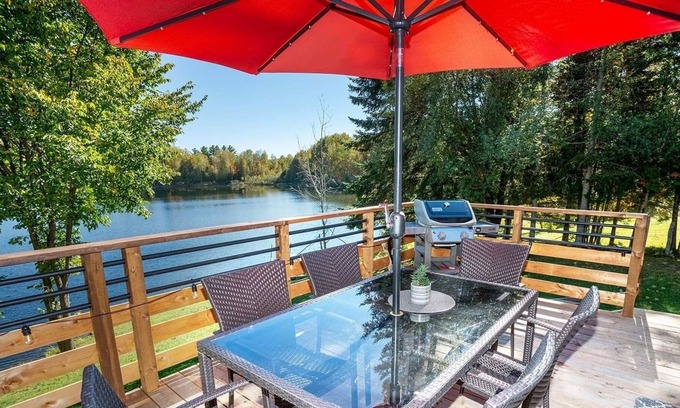 Riviere-Bleue Chalet De Esquí | Chalet Lilo! Relaxation guaranteed on the edge of a lake CITQ 311203