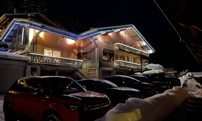 Morzine Chalet De Esquí | Chalet Mitoyen Indoor swimming pool winter season only (December to April)