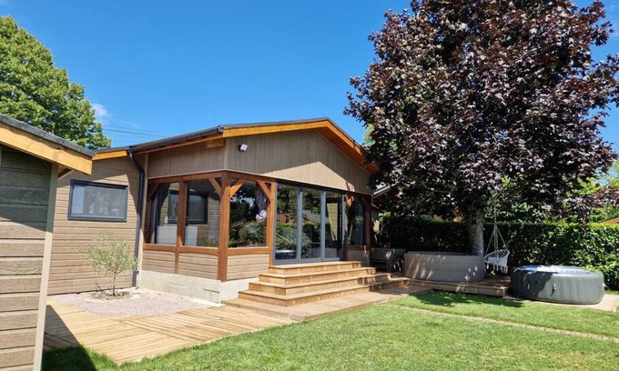 Saint-Sauveur-les-Bray Chalet De Esquí | Chalet moderne au bord d'un lac