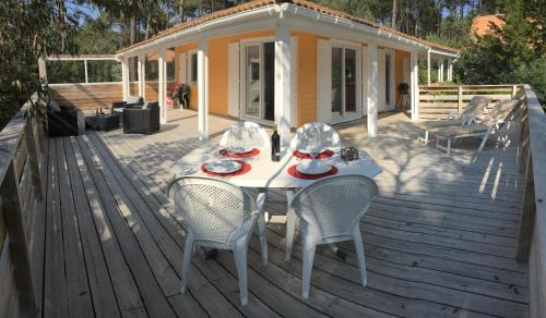 Le Porge Chalet De Esquí | Chalet orange naturiste la Jenny