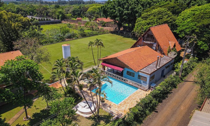 Foz do Iguacu Chalet De Esquí | Chalet with lots of green space, close to tourist attractions, 20 people! For Families!