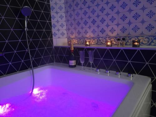 Cluis Cama Y Desayuno | Chambres d'hôtes de charme au Château avec jardin et petit-déjeuner inclus - FR-1-591-689