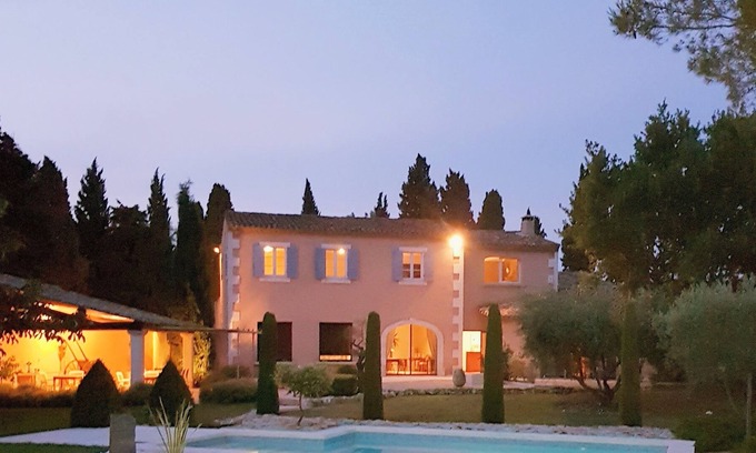 Graveson Casa | Chambres d'hôtes Le Clos des Cyprès