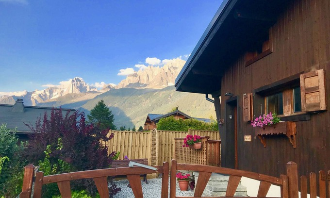 Les Houches Chalet De Esquí | Valle de Chamonix chalet en zona tranquila con jardín soleado y vistas abiertas
